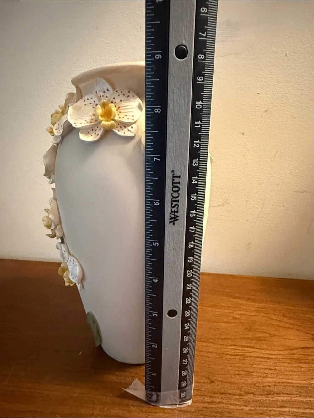 Vintage Orchid Vase 3d